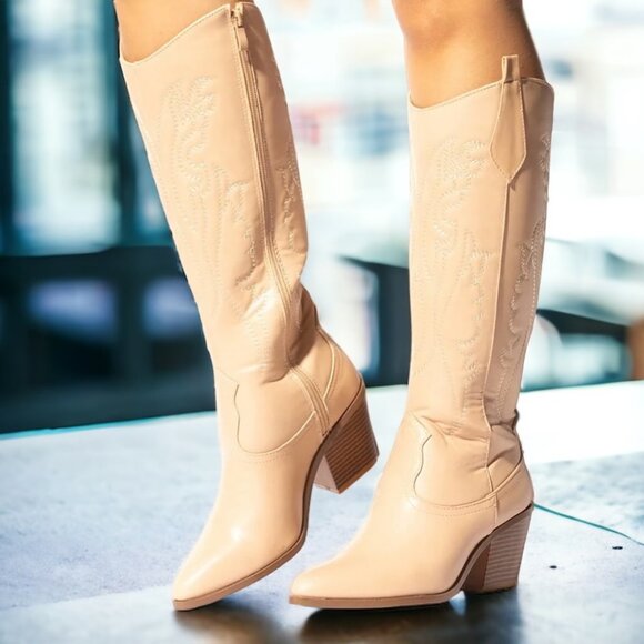 cowboy boots: the ultimate blend of country charm and city glam - Picture 1 of 1